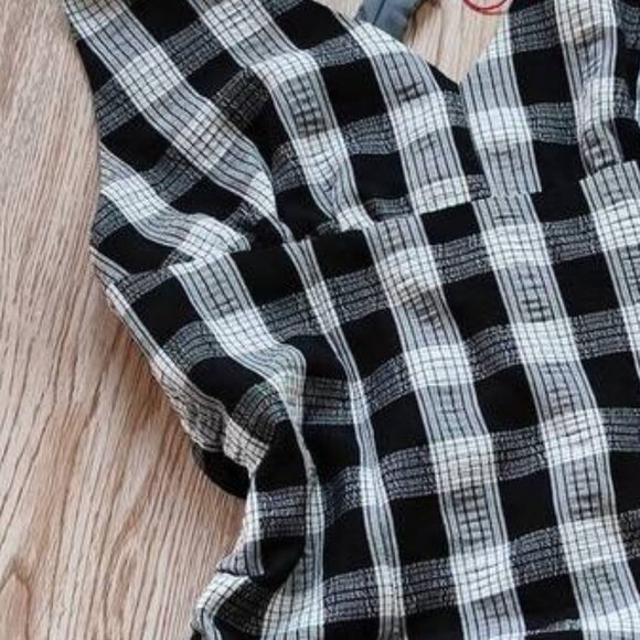 Black White Sleeveless Dress - Picture 2 of 4